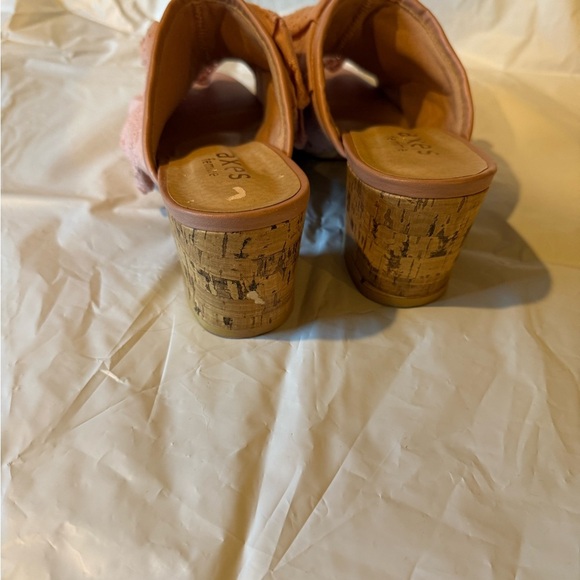 Women's Pink Ruffle Slide Sandals axes size 6 - Picture 3 of 5